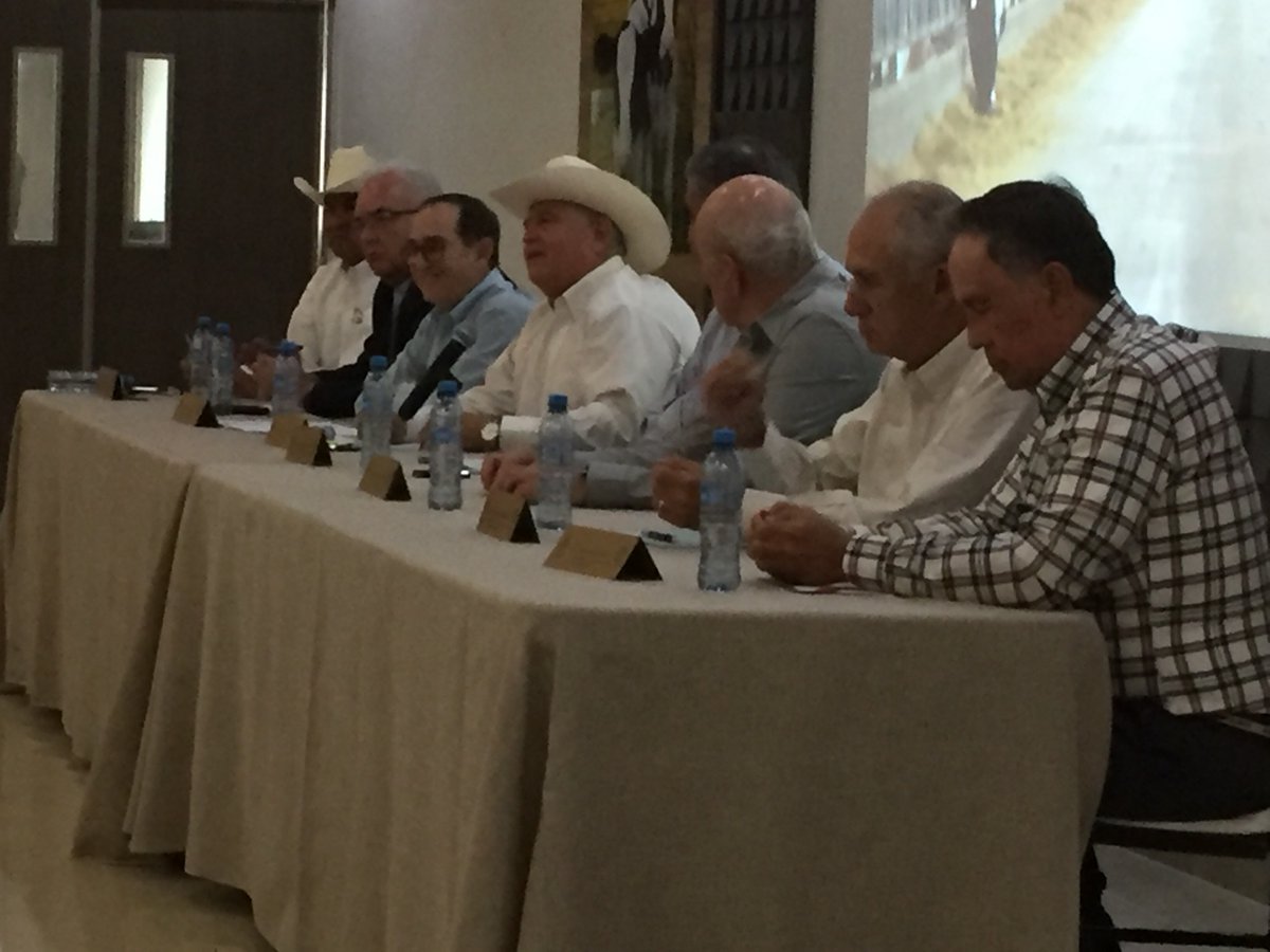 AMLAC_Mexico's tweet photo. Tuvimos el honor de contar con la presencia del Ing. Homero García de la Llata, presidente de la @CNOG_MX  y del Lic. Luis Fernando Haro, Director general del @CNAgropecuario, quienes dirigieron unas atentado palabras a los asistentes https://t.co/P2gYozjxaz