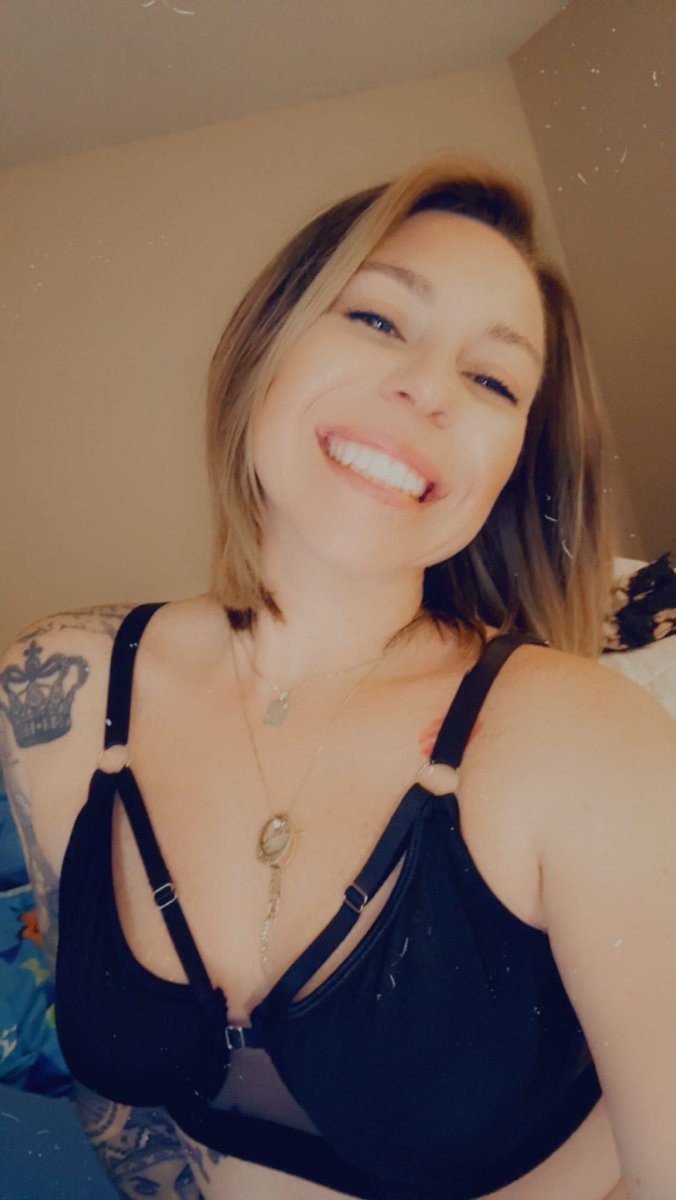 smboxox's tweet photo. No other place you should be on a Friday night 😘

https://t.co/7dupwykcCM https://t.co/ZOUyGLX551