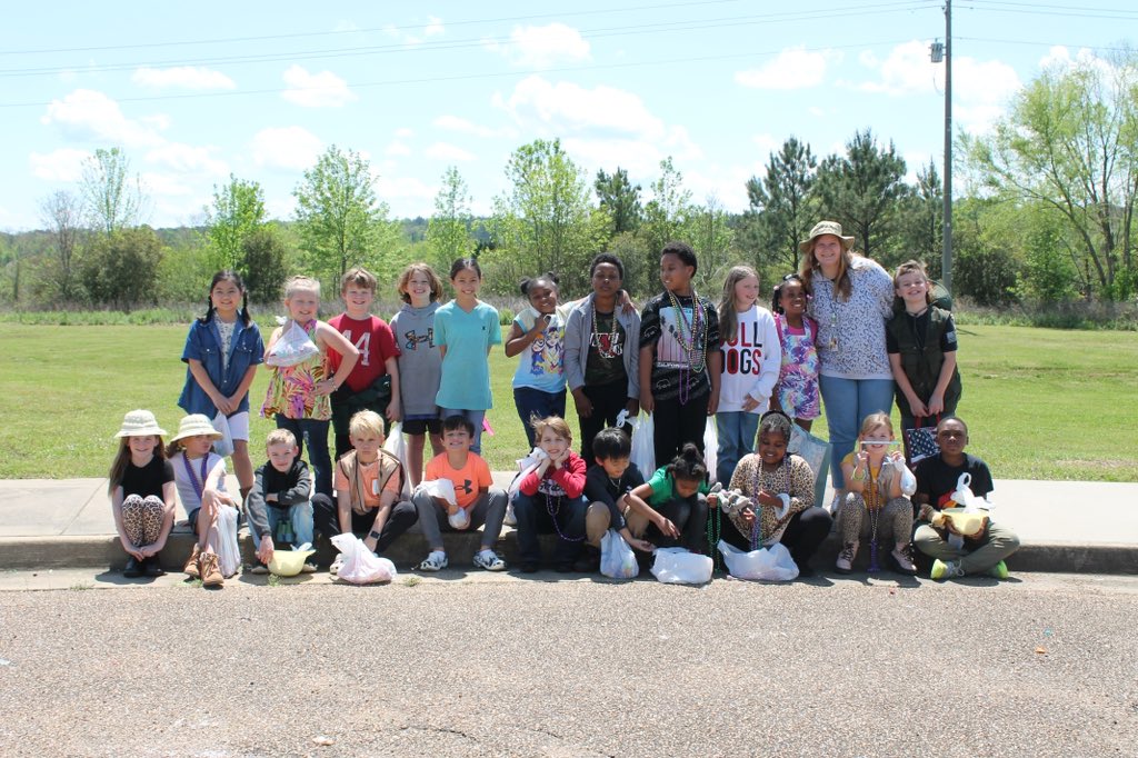 StonebridgeElem's tweet photo. Our testing parade went great today! Good luck to our 3rd graders! https://t.co/ZBUh9zIpHB