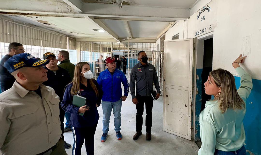 Derecho_paz's tweet photo. Estas acciones forman parte del fortalecimiento del Servicio Penitenciario establecido en la Gran Misión Cuadrantes de Paz y del operativo Revolución Judicial, instruido por nuestro Pdte. @NicolasMaduro. https://t.co/DLpytjvhPk