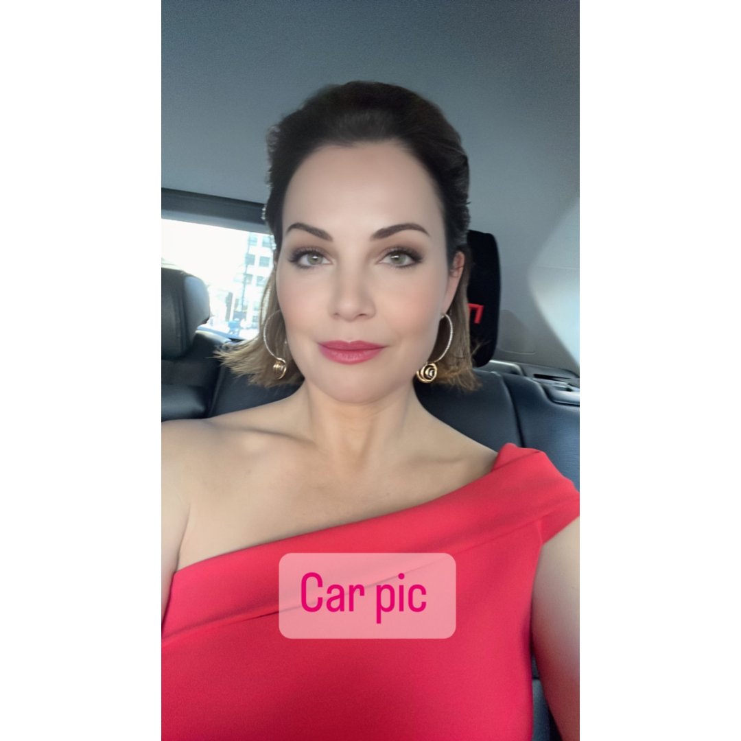wellingdurance's tweet photo. πΈ | | Erica Durance on her way to the 'Canadian Screen Awards' this evening. She's nominated for "Best Lead Performer, TV Movie" for #ColorMyWorldWithLove π
#EricaDurance #Smallville @TheCdnAcademy #Canada #Canadian #GoErica https://t.co/j5UzFIfbP1