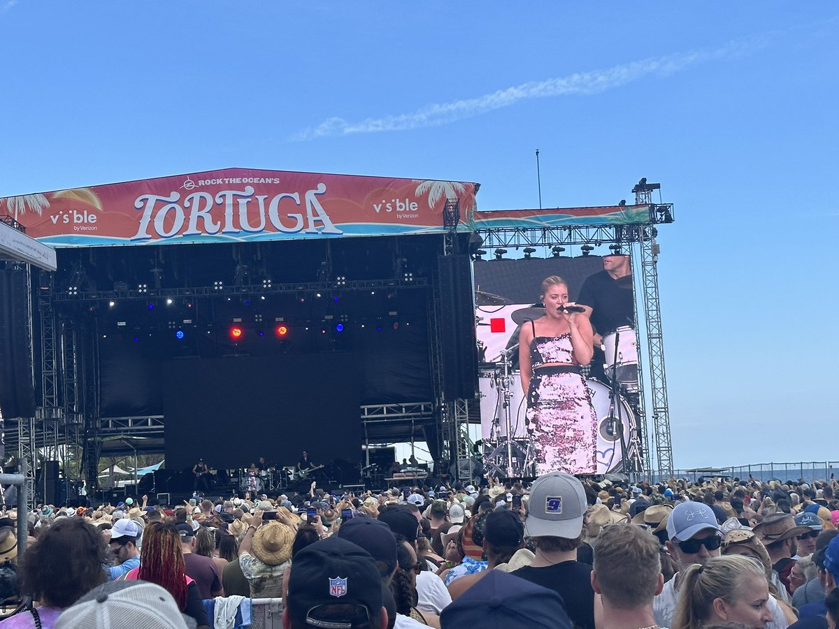 mawg8trs's tweet photo. Day 1 of @festivaltortuga
@laurenalaina @wizkhalifa @coleswindell @BrettYoungMusic @ericchurch
#TortugaX #Xmarksthespot #TortugaMusicFestival
#TicketsAreComing #ThatsTheTicket #MobileTicketsAreLame @TicketTimeMach1 https://t.co/D5YsrMhz6c