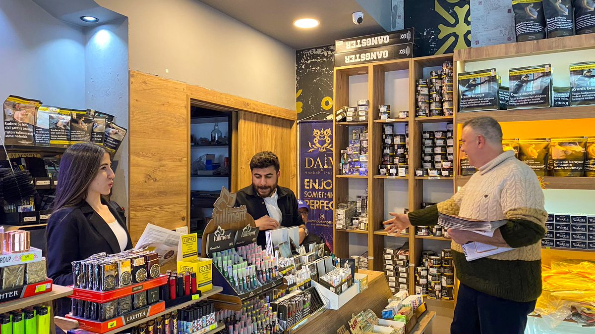 IzmirTkp's tweet photo. Milletvekili Adaylarımız #İzmir'in birçok noktasında esnaf ziyaretlerinde bulundular, sokakta emekçilere çözüm önerilerimizi anlattılar.

TKP'ye güç ver, ülkemizi aydınlık yarınlara birlikte taşıyalım!

#Seferihisar #Urla #Narlıdere #Bornova

#TKPGelirHerŞeyDeğişir https://t.co/HCEZpz6Nqs