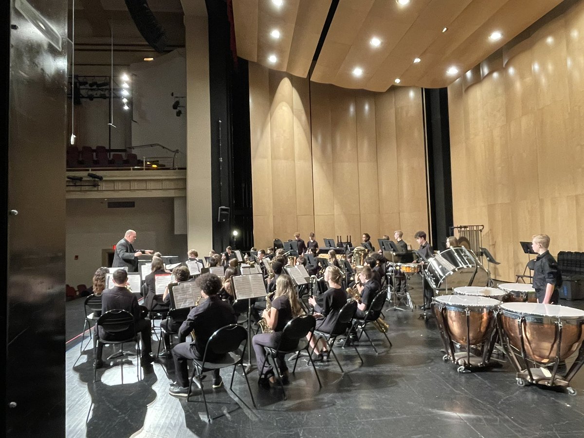 SWMS_Band's tweet image. A big congratulations to the 8th Grade Band on on their excellent performance today!  They received all Distinguished ratings from all 4 judges, the highest possible rating!!  So very proud of you!  🏅🎶