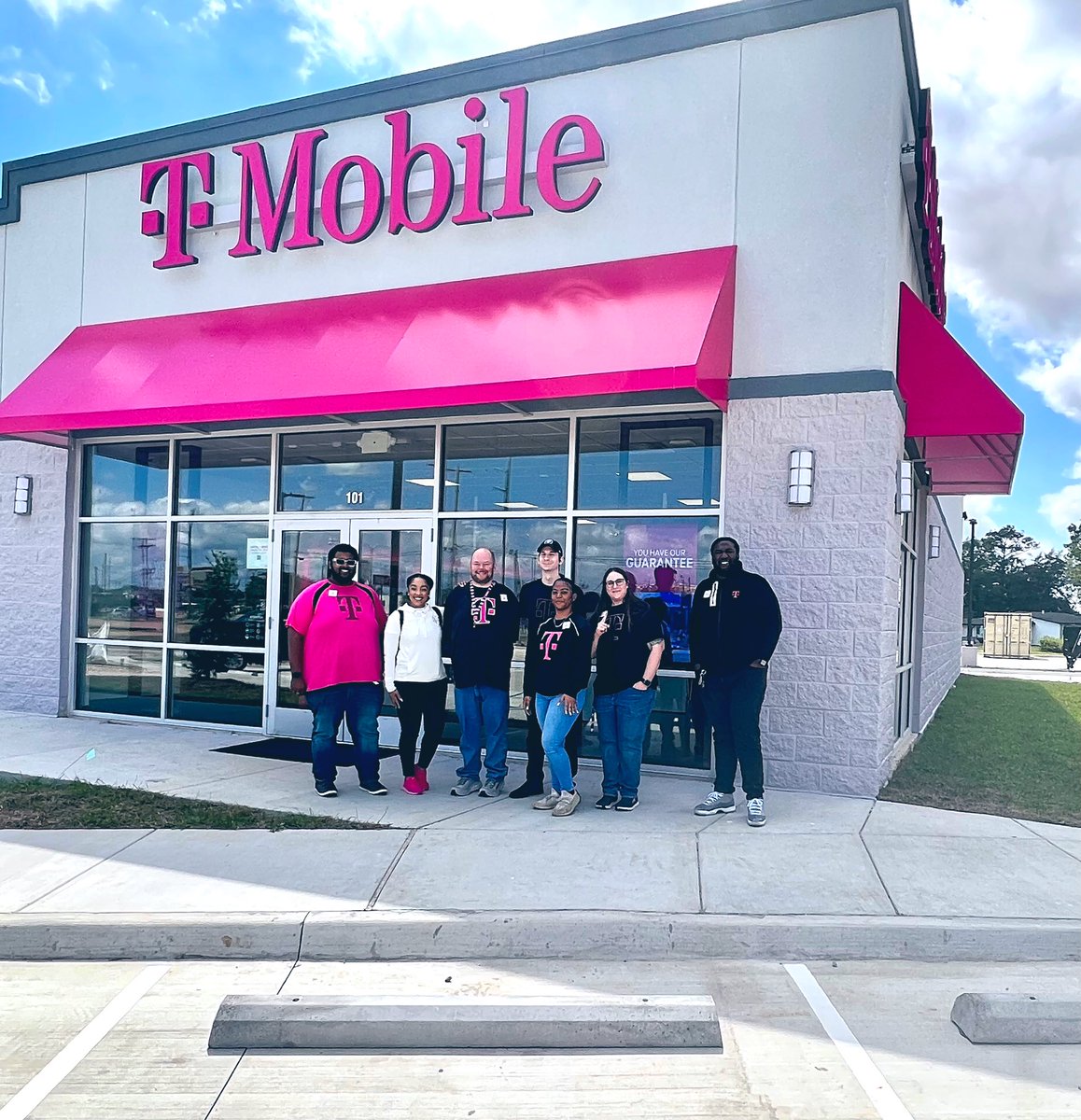 Now proudly serving the great city of Crowley,LA . I am so proud of this team. We could not be more excited to light the town MAGENTA. #CentralLA #TripleThreat @mrsclynn @yes_i_cantu @JohnStevens_