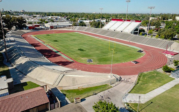 HunsakerKole's tweet photo. After a great visit and a lot of talks with coach I will be committing to ⁦@goramfootball⁩ . Decided to bet on myself and chase my dream ⭐️ let’s get to work.. go rams ! #jucoproject https://t.co/eYQFUUjnIB