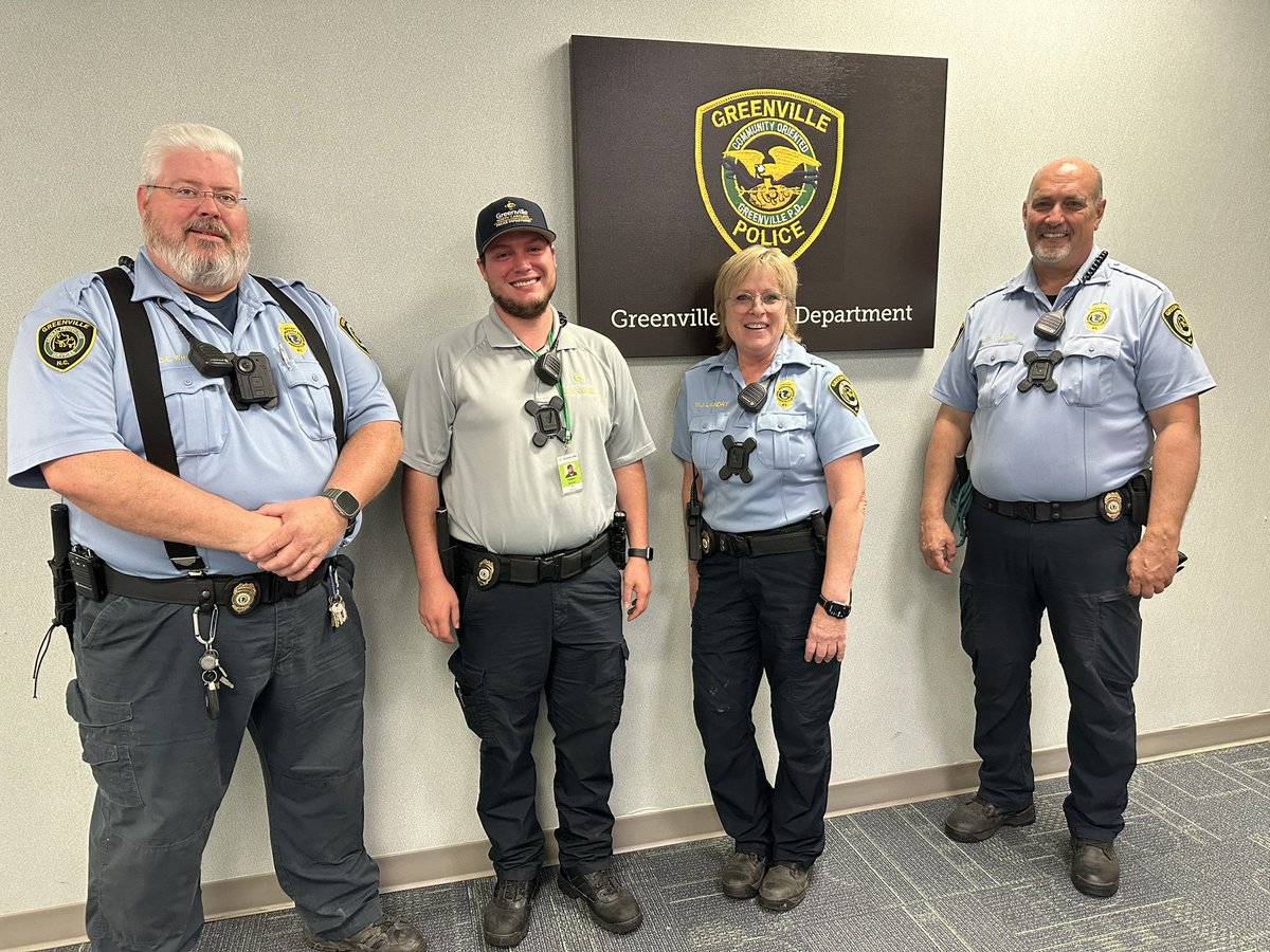 GreenvillePD's tweet photo. Whether it’s reuniting pups with their humans, abuse investigations, or ensuring furry friends find loving homes — this group is always ready to answer the call. They truly have a heart for the animals in our community. Thank YOU!#AnimalControlOfficerAppreciationWeek! https://t.co/0Pd3XELEv3