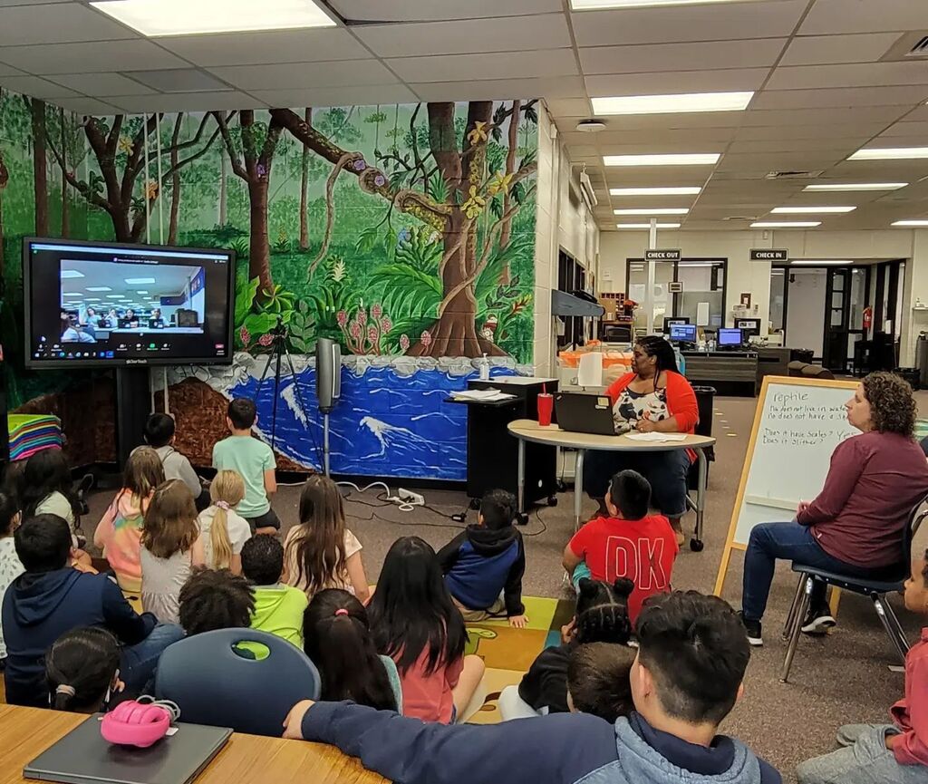 Gwin Oaks Reads tweet media