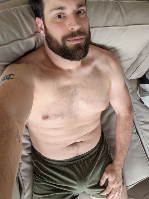 Went outside got some sun today. Need someone to get on their knees. https://t.co/yMzgO9Dafz