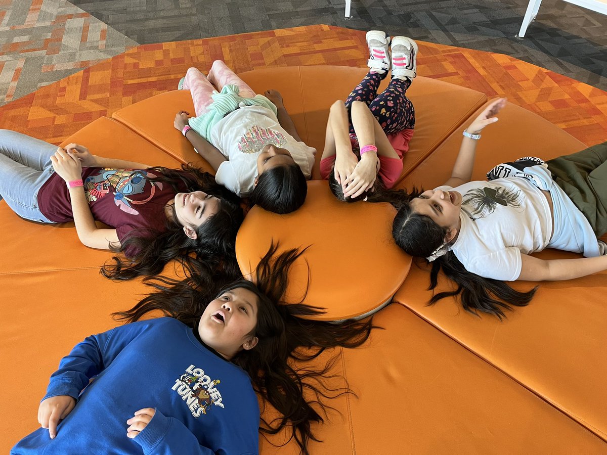 ELforestfriends's tweet photo. So fortunate to be able to take our entire school’s bilingual and EL students to @discoveryworld #pvlearns https://t.co/Q1j7idnhfn