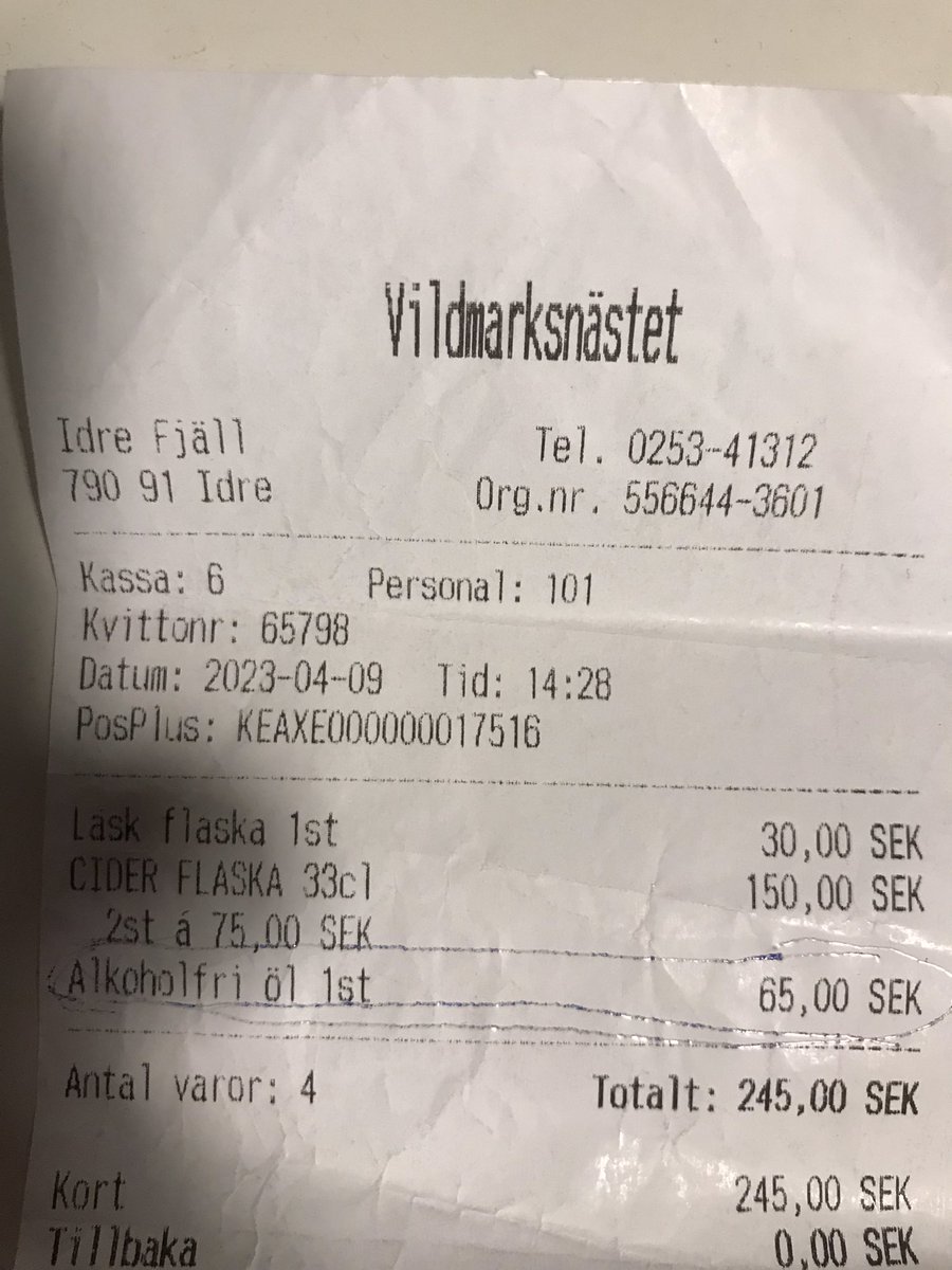 FredrikJA77's tweet photo. 65 kr för en 33 cl pripps blå lättöl på burk… Dum som jag var så betalade jag. Rimligt? #idrefjall #inflation https://t.co/6xVmuiONR9