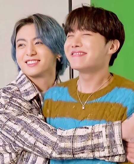 kiss_seven7's tweet photo. — #JUNGKOOK reorganizó su agenda para poder despedir a #JHOPE 🥺💜

🐿️: Algo que realmente me conmovió fue cuando escuché del equipo de gestion que la agenda de Jungkook ya estaba llena, pero él lo ajustó para mi. [+] https://t.co/sJ9h6ZLzQc