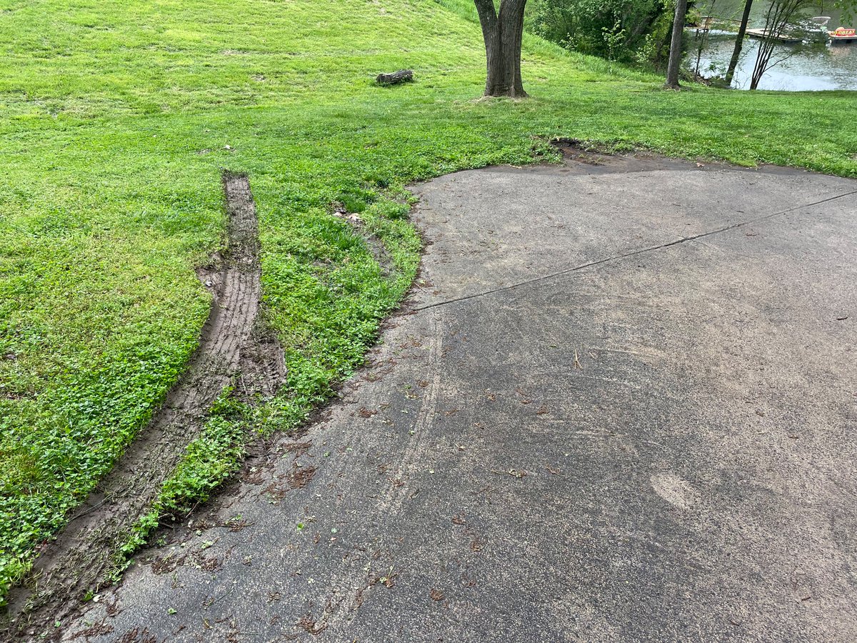 mikedavria's tweet photo. @AmazonHelp And it’s happened again. I just don’t understand what’s so difficult about staying on the driveway. https://t.co/qW2pmz3Eyz