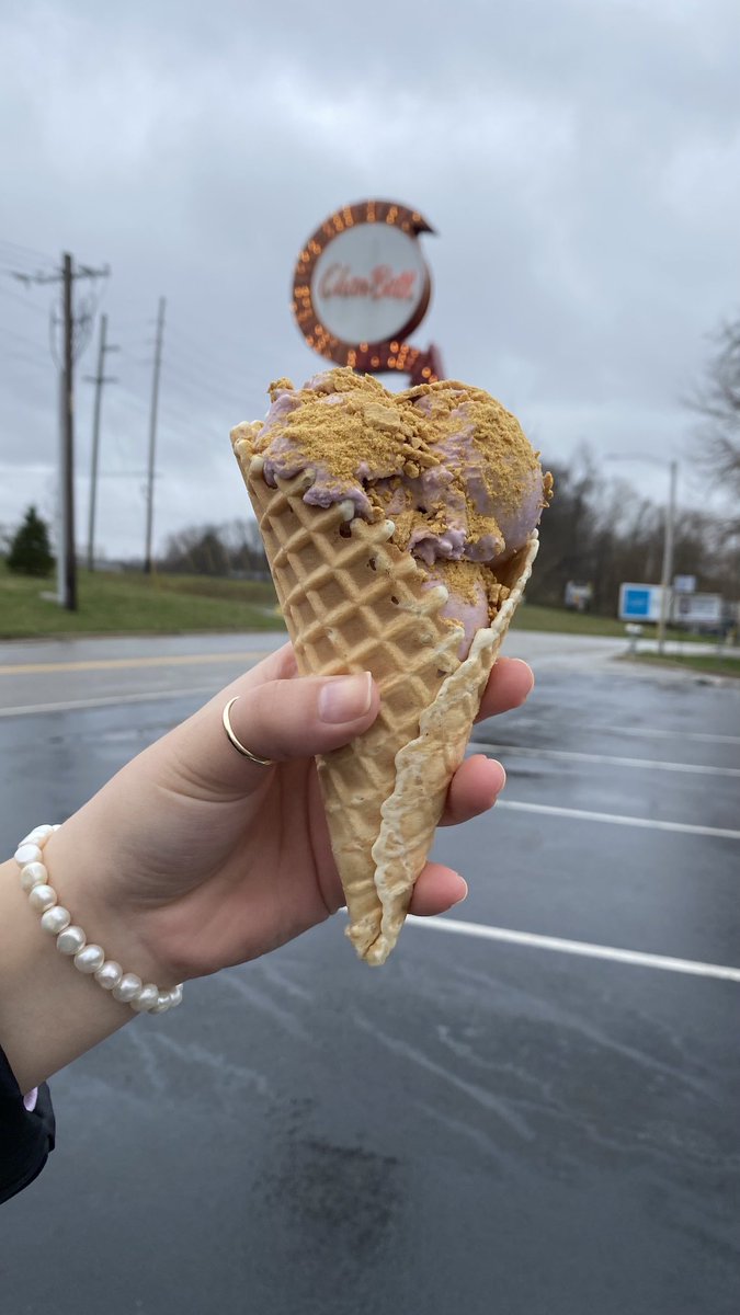 Have you tried the April flavor of the month? Blueberry Crumble 😋