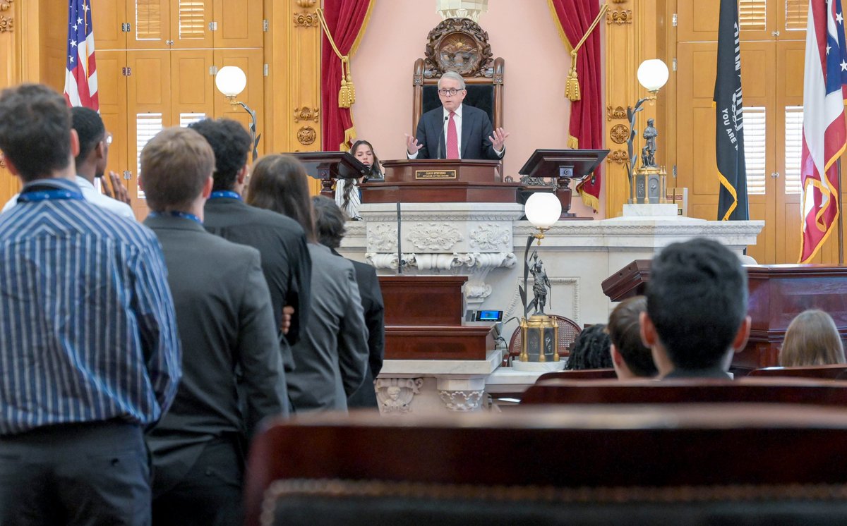 GovMikeDeWine's tweet photo. This morning, I spoke with students participating in the Youth in Government program at the Ohio Statehouse. Our state government will be in the good hands of these future leaders who are learning about leadership and service. https://t.co/sEVlO8I2Yy