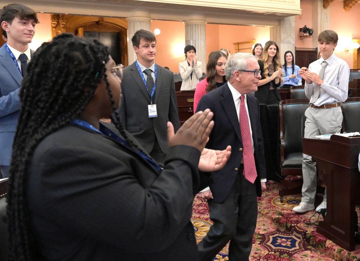 GovMikeDeWine's tweet photo. This morning, I spoke with students participating in the Youth in Government program at the Ohio Statehouse. Our state government will be in the good hands of these future leaders who are learning about leadership and service. https://t.co/sEVlO8I2Yy
