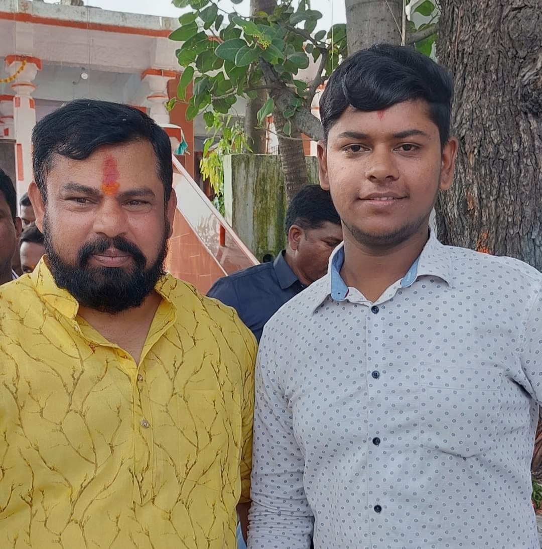Manish_Thorath's tweet photo. @TigerRajaSingh हिन्दु शेर् राजा भाई को जन्म दिन की हार्दिक शुबकामनाये 💐🎈🙏🚩 जय श्री राम  🚩🚩🚩
 HinduHruday Samrat 🐯💪 Tiger Raja Singh Bhai MLA 🙏🎊. #happybirthdayrajabhai #TigerRajaSingh 
┏┓┏┓🎈
┃┗┛ᴀᴘᴘʏ_🎂🎆🎉
┃┏┓┃　🄱🄸🅁🅃🄷🄳🄰🅈🎉🎆🎇
┗┛┗┛ https://t.co/6yynBUuIxd