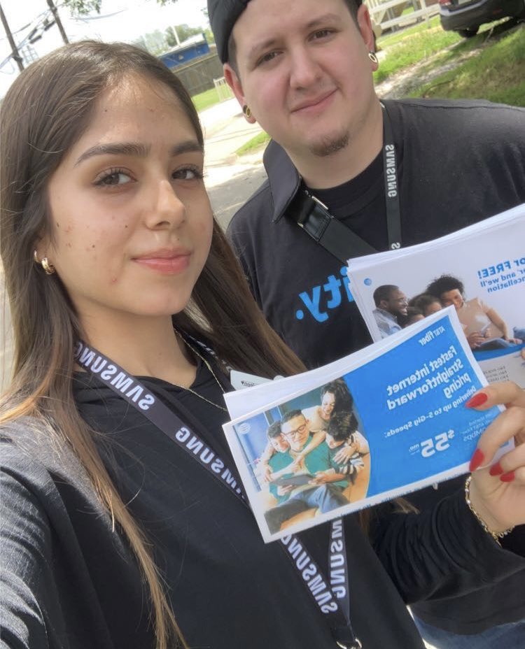 MobilyDH_ATT's tweet photo. AT&amp;T Deer Park has spent the last few days prospecting outside those 4 walls. #attfiber #attunion #firstnet @CanasofSTX @OcampoSTX https://t.co/krwsT929DB