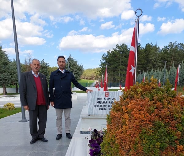 Kahraman #Şehit #UzmanÇavuş Mustafa Aslan'ın babası Ali Amcamız ve ailesinin misafirperverlikleri için teşekkürlerimi sunuyorum. 
İftar sofrasında bile kadro konusunda konuşuyor olmamız tek kelimeyle AYIPTIR.
<a href="/alitilkici38/">Ali Tilkici 🇹🇷</a>
@kunyem_MKA
@VOLKAN_UZMCVS
<a href="/muharrem0306/">Muharrem Yıldız</a>
@KIZILELMA_Resmi