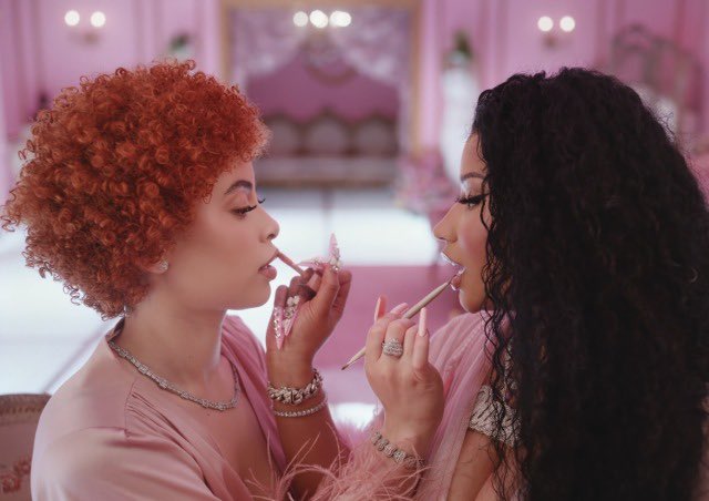 PinKIYSensei's tweet photo. The video looks the way that my livestreams with the #PrettyCommittee🎀 feels. When are we doing our next Slumber Party? 👀 https://t.co/VK9mi5VbpJ