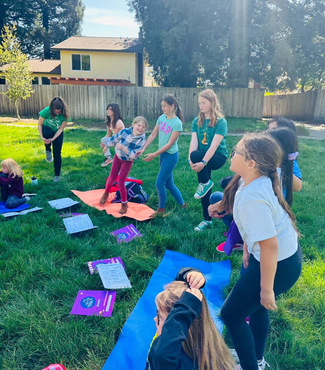 Happy Friday! Running in the forest as we warm up for a beautiful weekend!
¡Feliz viernes! ¡Corriendo en el bosque mientras nos calentamos para un hermoso fin de semana!
#girlsontherunissomuchfun