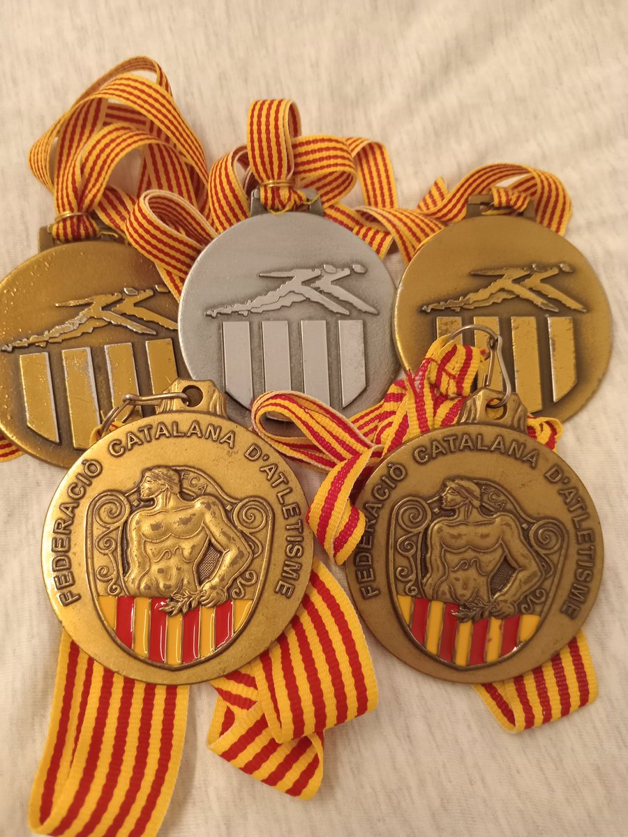 Encontrar estos recuerdos 4 campeonatos autonómicos absolutos y un sub campeonato de Curses de Muntanya (Catalunya) #atletismecatalà #muntanya #FCA