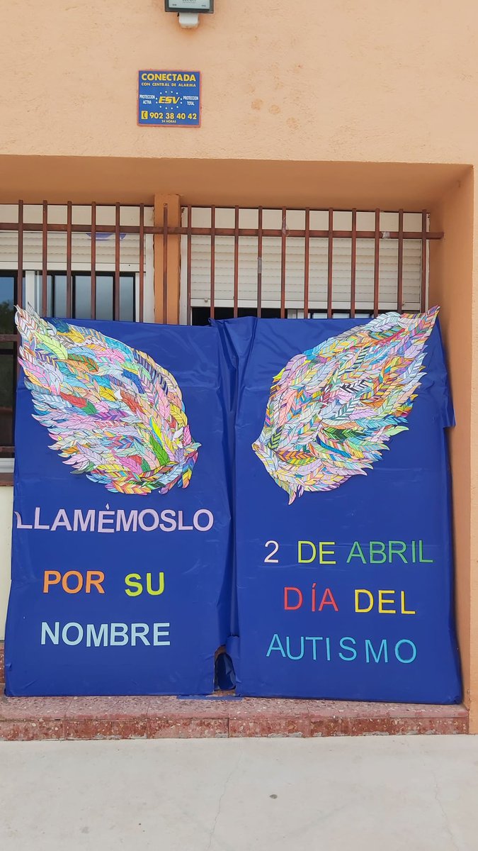 IESElCarrascal's tweet photo. Aunque con unos días de retraso, hoy hemos celebrado el día del Autismo. Un documental sobre el tema y después un Kahoot para comprobar qué hemos aprendido y para finalizar un infinito de colores representando que es un espectro, una condición diversa. https://t.co/yVULlGSojy