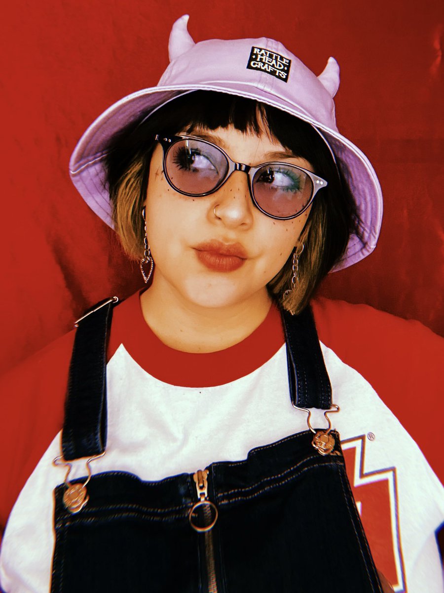 RattleheadCraft's tweet photo. 🌞living my 90’s dream in these hats🌷 https://t.co/OBrNZIhiEL