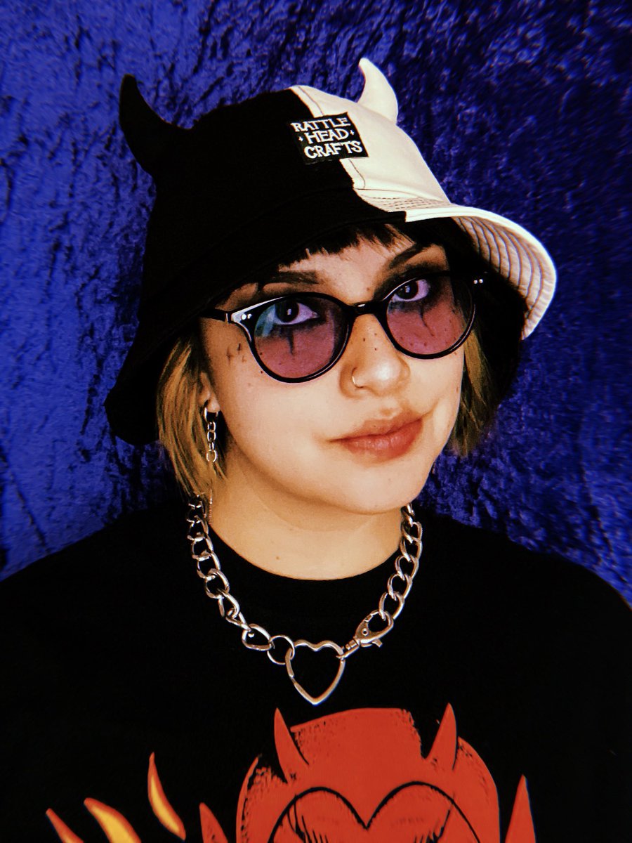 RattleheadCraft's tweet photo. 🌞living my 90’s dream in these hats🌷 https://t.co/OBrNZIhiEL
