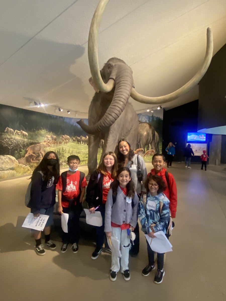 teacher_yi's tweet photo. Had a wonderful time @ La Brea Tar Pit today! Kids learned so much about the extinct Ice Age animals! 😍 @BeesArbolita #LHCSD @msfriasclass https://t.co/bLRqZdZB0M
