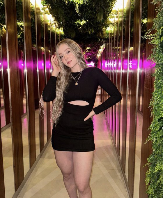 Watch M🦋G's leaked NSFW photo on TwXstars