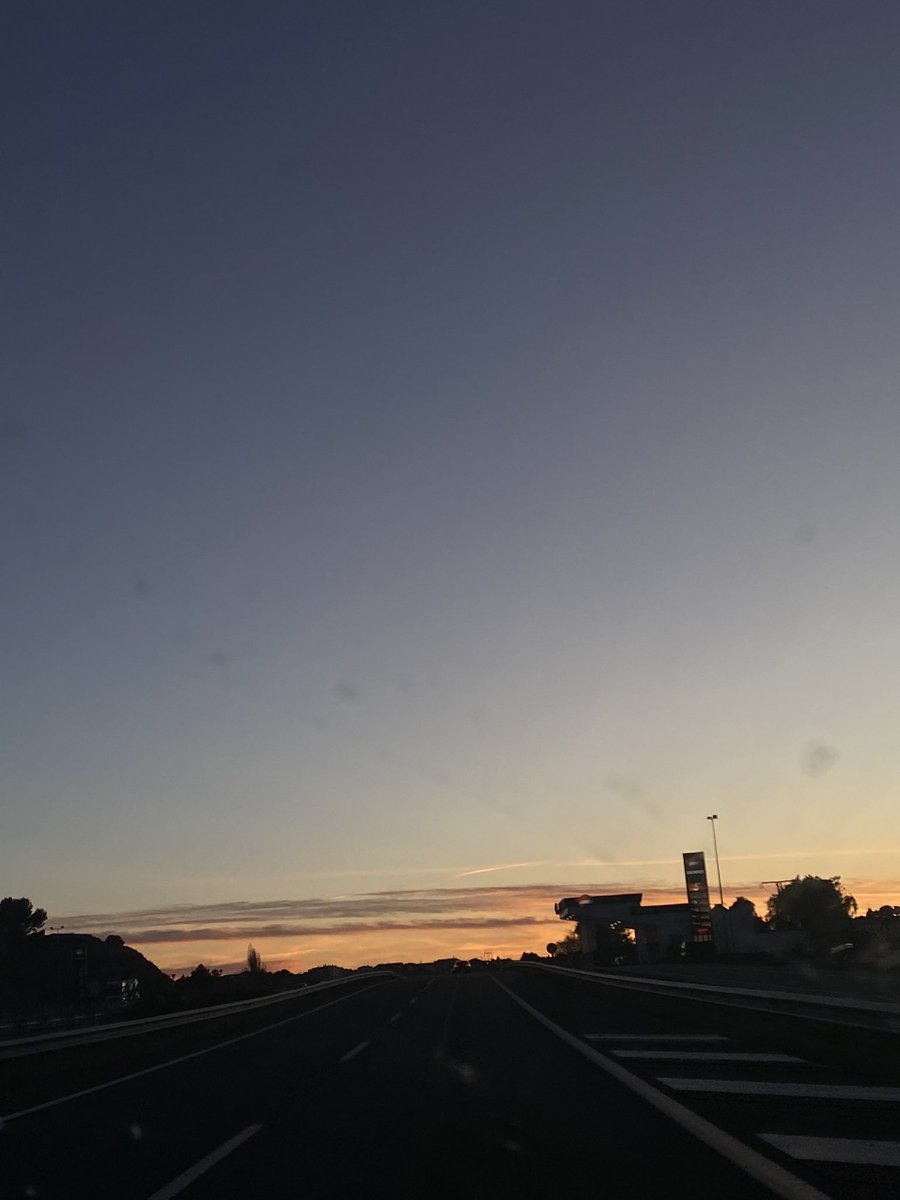 blancabcc_'s tweet photo. la veo en cada atardecer 🕊️ https://t.co/DGYyYZg9Kt
