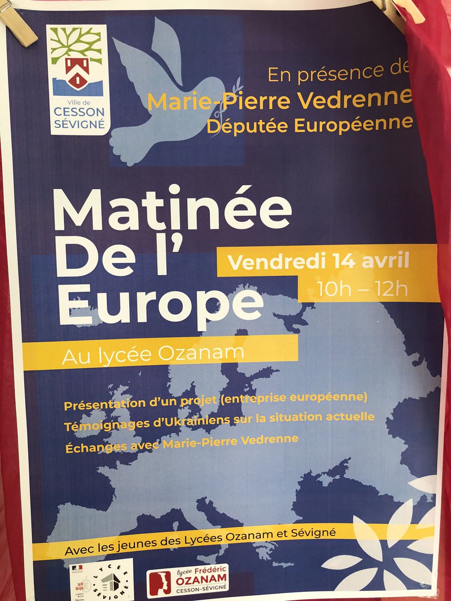 AnneAuffretL's tweet photo. Matinée de l’Europe au lycée F Ozanam. Les élèves et ceux du lycée Sévigné ont partagé leur vision de l’Europe. L’euro députée MP Vedrenne a ensuite répondu à leurs questions très pertinentes. Une belle manière de construire ensemble la citoyenneté européenne de ces jeunes. https://t.co/wrSarEyMcb