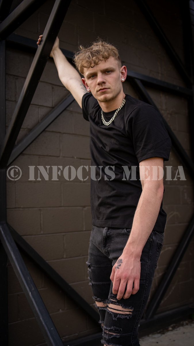 focus_ky's tweet photo. Machine gun Kelly vibes all day long.. 📸🔥
#SeniorSession #photographer #Seniormuse #lightroom #videographer #freelance #forhire https://t.co/ub4pDSI5Mg