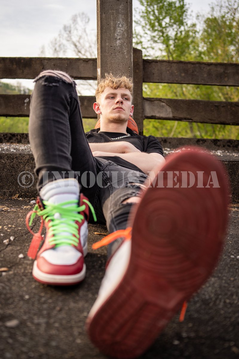 focus_ky's tweet photo. Machine gun Kelly vibes all day long.. 📸🔥
#SeniorSession #photographer #Seniormuse #lightroom #videographer #freelance #forhire https://t.co/ub4pDSI5Mg