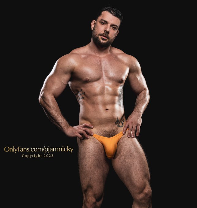 When his bulge is too big to fit into the speedo ?? @zeitfit (insta) by @PaulJamnicky ??
https://t.co/GiK6hulLCm