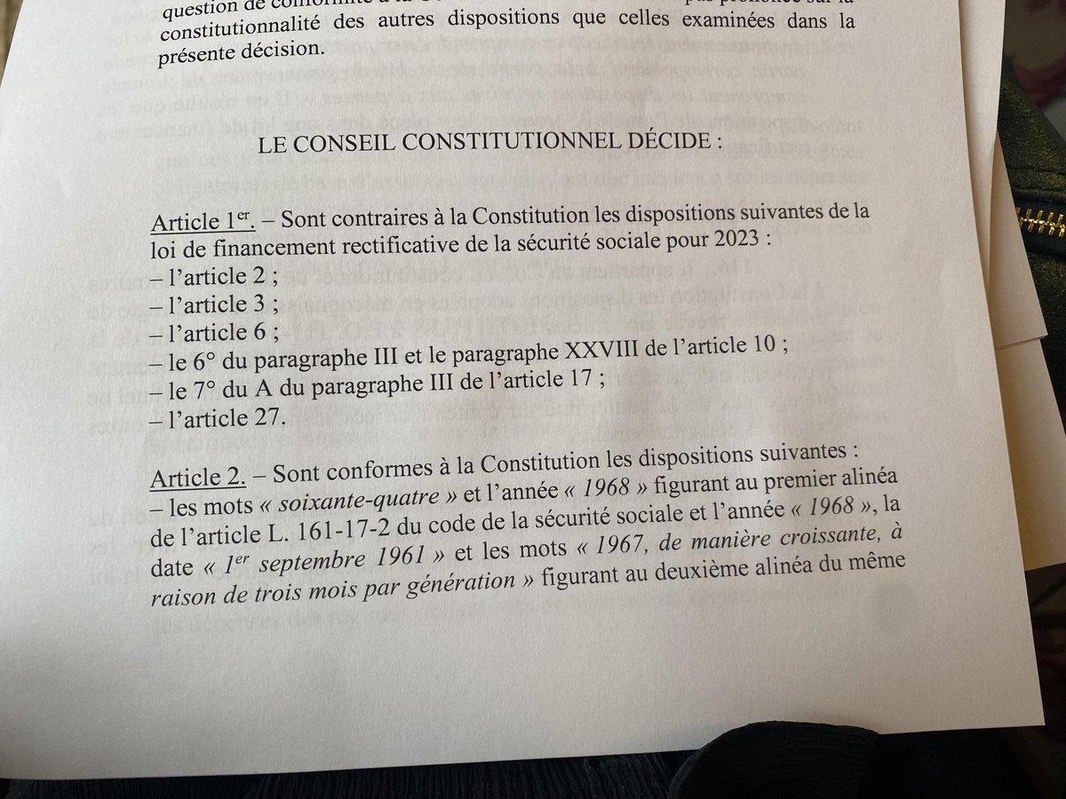 Le Conseil Constitutionnel censure l’article 10 qui accordait des avantages notamment aux policiers #reformeretraites #police