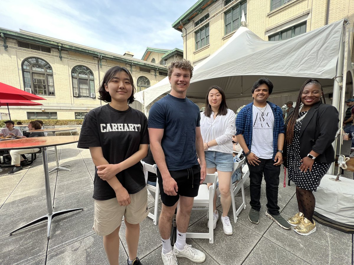 CMU_StatDS's tweet image. Statistics &amp;amp; Data Science Department Lunch! #beststudents #bestalumni #CMUcarnival