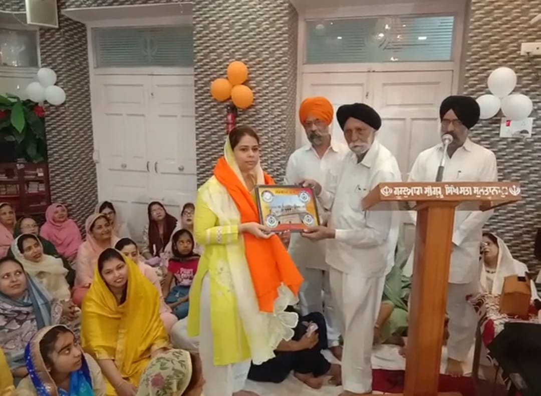 SultanpurDm's tweet photo. दिनाँकः 14.04.2023 को बैसाखी के पर्व पर शहर स्थित गुरुद्वारे में प्रतिभाग किया गया. https://t.co/ftGubRuAPe