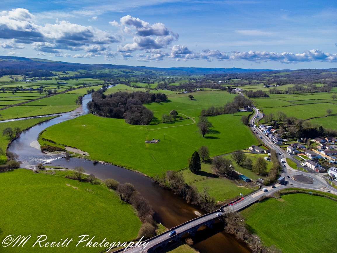 CAevs's tweet photo. Protect our landscape from pylons! 👉 https://t.co/2eUTNYc2ZY 👈 The need to embrace renewable energy and to have energy security in Wales is recognised by all, but we feel strongly that using steel pylons is not the answer.

📷: Mark Revitt https://t.co/uabSIAeu25
