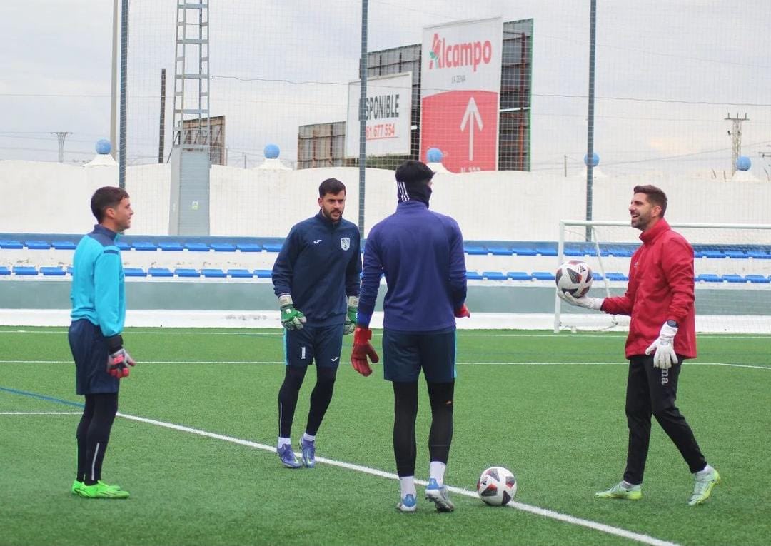 racingctmmfc's tweet photo. 🎂¡Feliz #DiaInternacionalDelPortero! 🎂

🧤🔐 Nuestros guardianes. https://t.co/8jotn8McPl