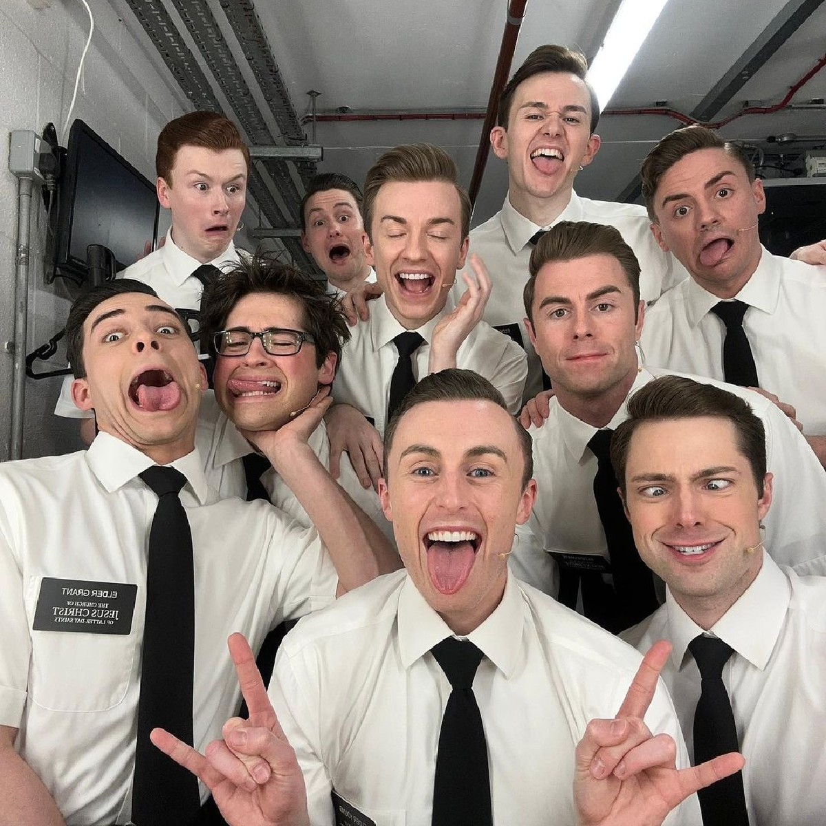 bookofmormonuk's tweet photo. This is why we can't have coffee. ☕️  

📸 @ItsBrianMurray https://t.co/luBoJjA6Io