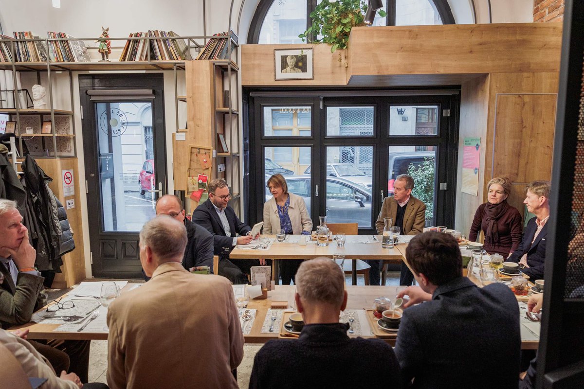 BalazsOrban_HU's tweet photo. Great to meet the #Scrutopia alumni at the Scruton Café, who are in #Hungary🇭🇺 for their alumni week.
Delightful to also meet Sophie Scruton, who is devoted to carrying on her husband’s legacy. Her generous donation of some of his personal items helped create Scruton Café, a space dedicated to preserving @Roger_Scruton's legacy in Hungary.
Welcome to Hungary! Hope to see you again soon!