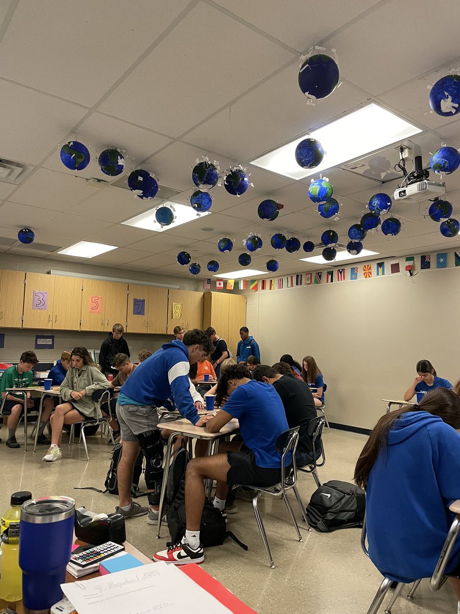 LampasasFCA's tweet photo. Blessed to see the Lord moving in our school and in the hearts of our student-athletes! https://t.co/as0FDpO45T