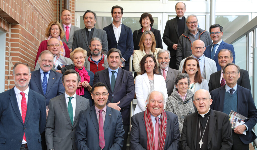 liderescatolico's tweet photo. La Academia abre sus puertas en España y estamos emocionados por comenzar este camino juntos.
Revisa la nota en @alfayomegasem 
📷 https://t.co/dLnatgVs6X
#SeBuscanLideres #LideresCatolicos #GG2031 https://t.co/vewt4RSFa9