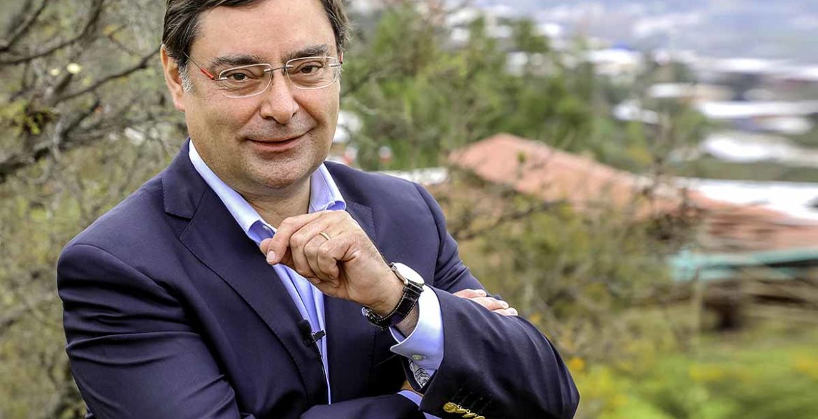 diputadonaranjo's tweet photo. Está claro que los delitos de cuello y corbata" no existen para el FISCAL NACIONAL. Han pasado 2.136 Hrs. y TORREALBA y su BANDA de ALCALDES de vacaciones en Tierras Vírgenes de CORRUPCION. Sr VALENCIA hasta cuando? Qué vergüenza e irresponsabilidad. https://t.co/heBSzuHwiA