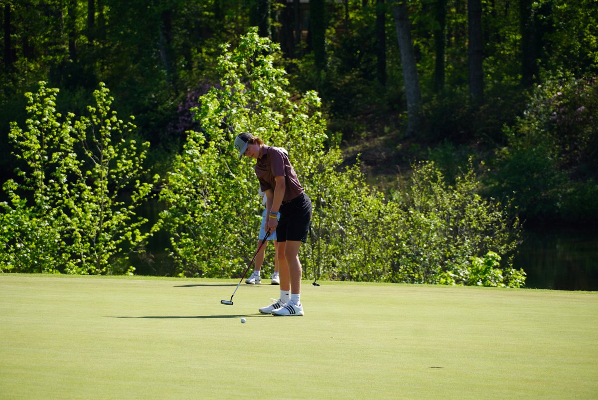 Consistency is key.

Jake Lewis (-1) shot a 2-under-par back nine and earns medalist honors for #WillLoweryJr qualifier.