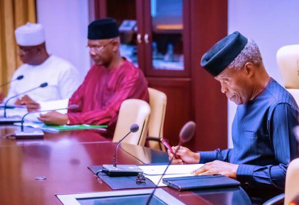 GhesheS's tweet photo. The #NPRGS 2023 plans include:
• Provision of N9 billion support for over 1.6 million vulnerable smallholder farmers for wet season farming under the Agriculture for Jobs Plan.
• Expansion of the National Social Register with additional 3 million households. #OsinbajoStrides https://t.co/RBiAGjjUjj