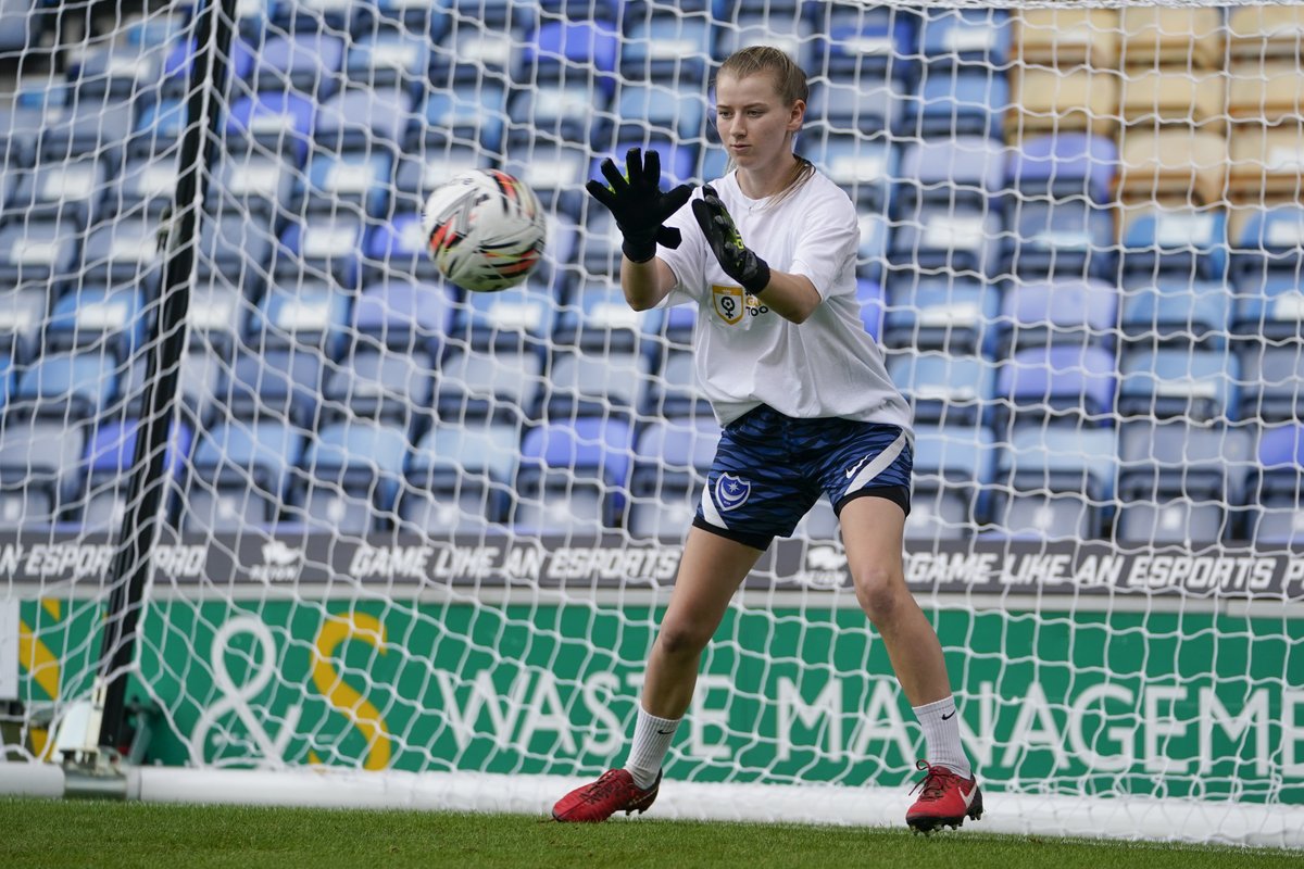 PompeyWomen's tweet photo. Shining a light on our GK union! 🧤

#InternationalGoalkeeperDay | #Pompey https://t.co/mVBzpPXRWg