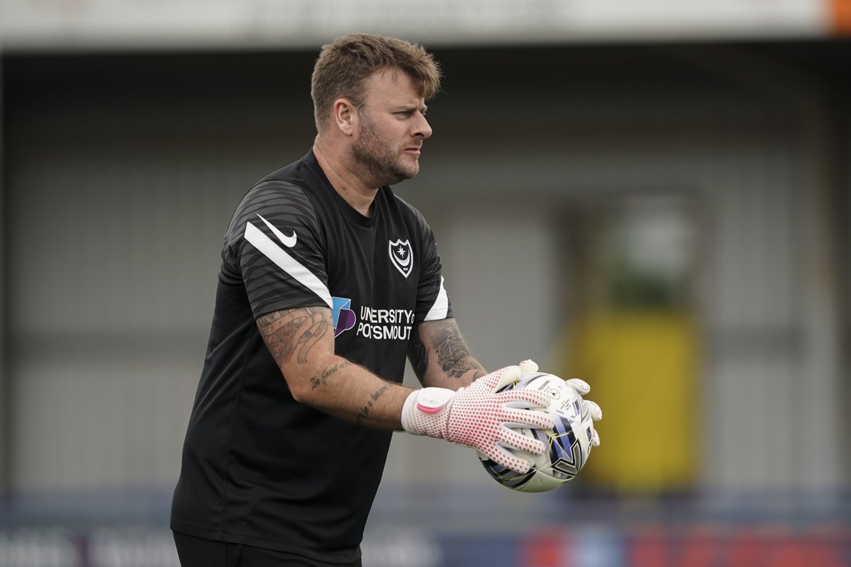 PompeyWomen's tweet photo. Shining a light on our GK union! 🧤

#InternationalGoalkeeperDay | #Pompey https://t.co/mVBzpPXRWg